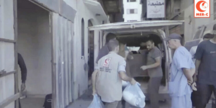 MER-C Salurkan Ratusan Paket Bantuan Makanan untuk Staf RS As Shifa