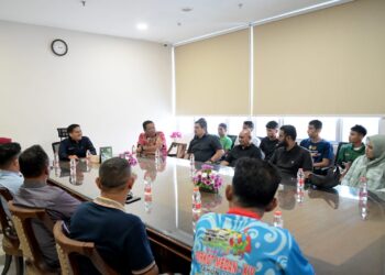 Sekdaprov Sumut Beri Semangat Atlet Tinju Hadapi Popnas 2025