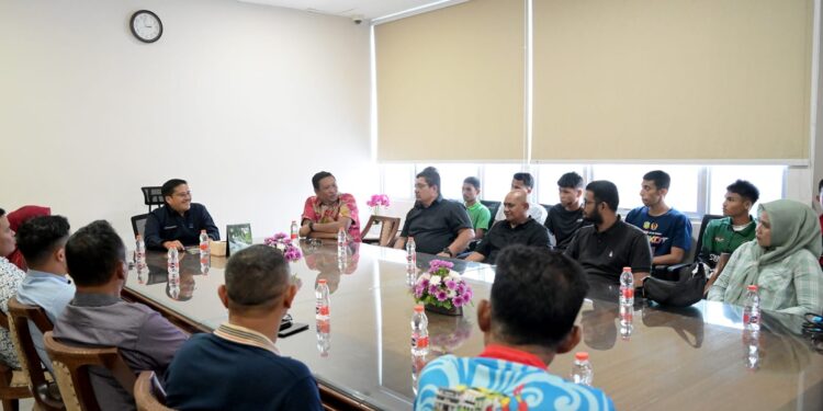 Sekdaprov Sumut Beri Semangat Atlet Tinju Hadapi Popnas 2025