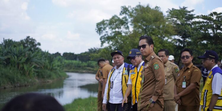 Rico Waas Tinjau Pekerjaan Floodway Sikambing-Belawan