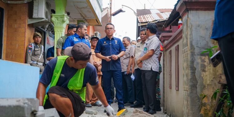 Wakil Wali Kota Medan Tinjau Pengerjaan Paving Block, Pastikan Jalan Gang Lebih Aman dan Nyaman Dilalui Masyarakat