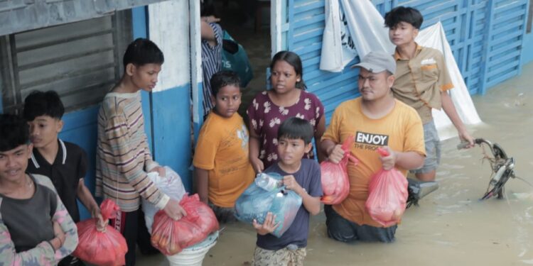 Pemko Medan Salurkan Makanan untuk Korban Banjir di Medan Barat