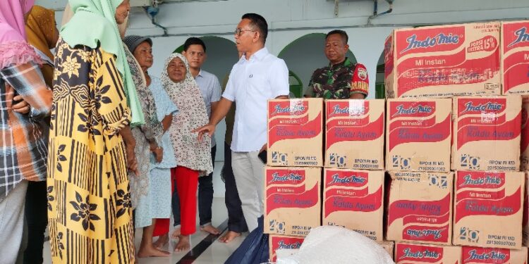 Zakiyuddin Harahap Salurkan Bantuan ke Dapur Umum Warga Korban Banjir di Medan Labuhan