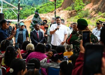 Tinjau Lokasi Paling Terdampak Banjir dan Longsor di Tapanuli Tengah, Gubernur Bobby Nasution Pastikan Rumah dan Infrastruktur akan Dibenahi