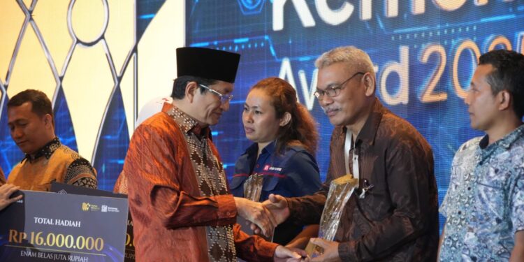 Ketua Umum PJMI Ismail Lutan Raih  Humas Award 2025 Apresiasi Kemenag  terhadap kinerja wartawan