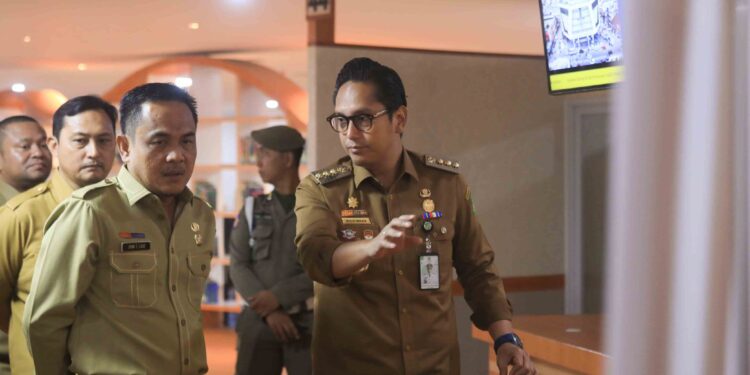 Rico Waas Kunjungi Mal Pelayanan Publik, Pastikan Pelayanan Berjalan Optimal Pasca Banjir