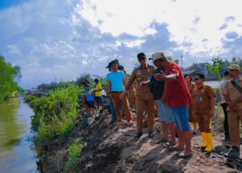 Rico Waas Tinjau Tanggul Jebol di Medan Labuhan, Perbaikan Langsung Dilakukan Sepanjang Satu Kilometer