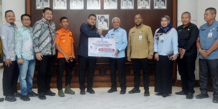 Wagub Sumut Terima Bantuan Bencana dari Pemko Makassar