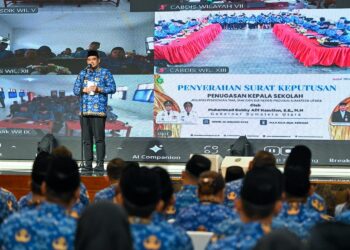 Serahkan 248 SK Penugasan Kepala Sekolah,  Gubernur Sumut Bobby Nasution Ingatkan Jangan Ada Pungli