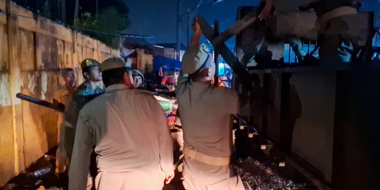 Pemko Medan Tertibkan PKL di Seputaran Pasar Simpang Limun, Penindakan Dilakukan Persuasif dan Humanis