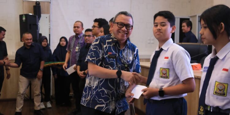 Generasi Emas Masa Depan, KPRI Pemko Medan Salurkan Beasiswa Kepada 110 Pelajar Anak ASN Berprestasi