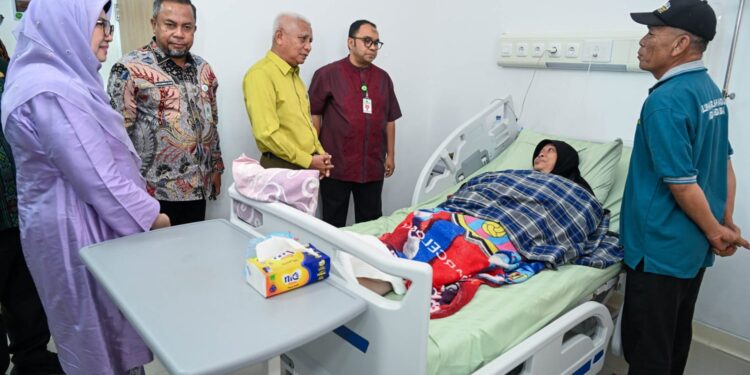 Pastikan Pelayanan Kesehatan Meningkat,  Wagub Sumut Sambangi Pasien Kanker di RS Haji Medan