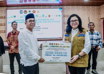 Zakiyuddin Harahap Salurkan Bantuan Perbaikan Rumah Korban Siklon Senyar