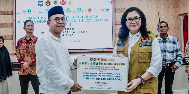 Zakiyuddin Harahap Salurkan Bantuan Perbaikan Rumah Korban Siklon Senyar