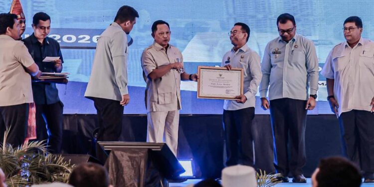 Wujudkan Kepedulian Antar-Daerah, Pemko Medan Terima Penghargaan dari Mendagri