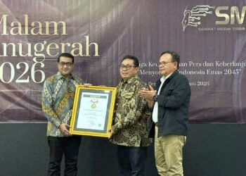 1. SMSI Anugerahkan Penghargaan kepada 16 Tokoh Nasional dan Daerah Peduli Kemerdekaan Pers