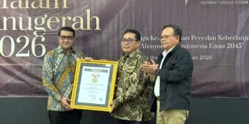 1. SMSI Anugerahkan Penghargaan kepada 16 Tokoh Nasional dan Daerah Peduli Kemerdekaan Pers