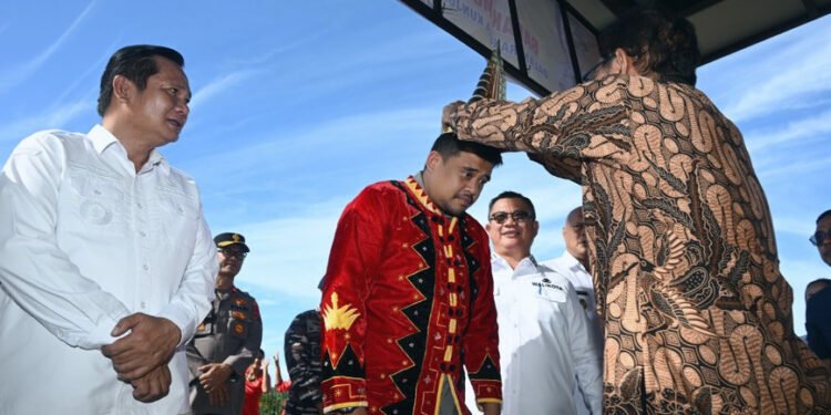 Bobby Nasution Disambut Hangat Warga, Resmi Awali Agenda Berkantor di Kepulauan Nias