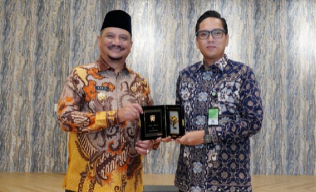 Sama-Sama Terluka karena Banjir, Ketulusan Wali Kota Medan Luluhkan Hati Bupati Aceh Tamiang