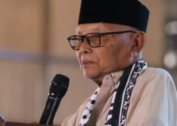 *Ketum MUI Kiai Anwar Iskandar Apresiasi Pengukuhan Massal 10.000 Guru Qur’an Wahdah Islamiyah*