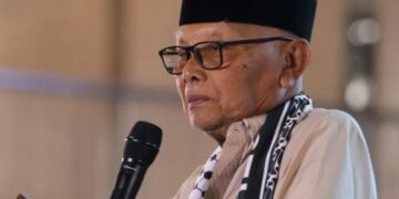 *Ketum MUI Kiai Anwar Iskandar Apresiasi Pengukuhan Massal 10.000 Guru Qur’an Wahdah Islamiyah*