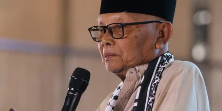 *Ketum MUI Kiai Anwar Iskandar Apresiasi Pengukuhan Massal 10.000 Guru Qur’an Wahdah Islamiyah*