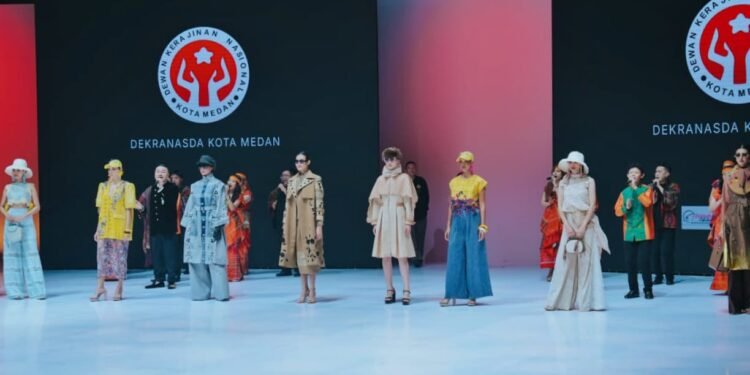 Horas! Anak Medan menggema di Indonesian Fashion Week