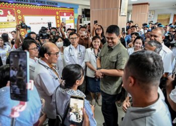 Bobby Nasution Tanggung Biaya Transportasi Dua Pasien Rujukan dari Gunungsitoli ke Medan