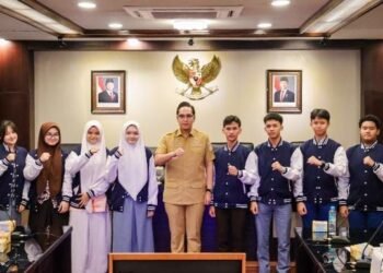 Bawa Nama Indonesia, Rico Waas Lepas 10 Pelajar Medan ke Ipoh Malaysia