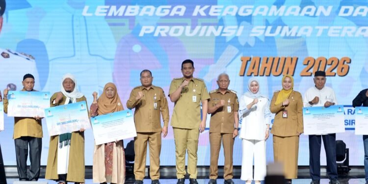 Bobby Nasution Serahkan Hibah kepada 567 Penerima, Rumah Ibadah hingga Mahasiswa Dapat Bantuan