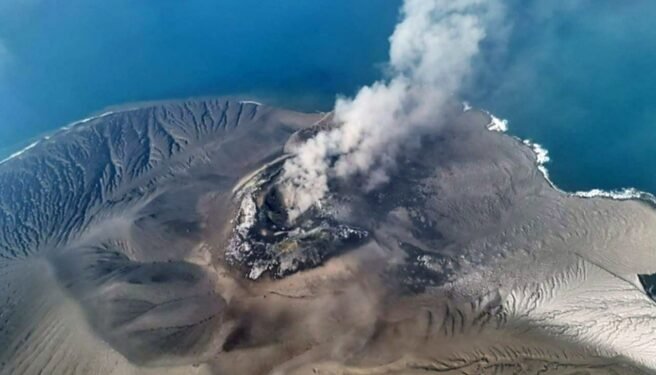 Abu Vulkanik Anak Krakatau Menyebar, Menkes Meminta Masyarakat Batasi Aktivitas di Luar Rumah