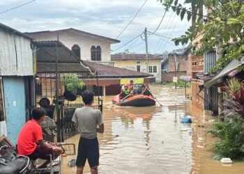 Rico Waas Gerak Cepat Tangani Banjir, BPBD Siaga Sejak Malam, Damkar Dikerahkan Bersihkan Sisa Lumpur