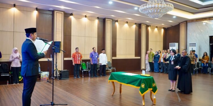 Pesan Rico Waas Saat Lantik Erisda Hutasoit jadi Sekretaris DPRD: Jaga Hubungan Eksekutif dan Legislatif