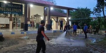 Pascabanjir, Damkar Medan dan SDABMBK Bersihkan Masjid hingga Jalan, Rico Waas Instruksikan Pemulihan Fasum