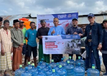 24.200 Liter Air Bersih dari Laznas Dewan Dakwah untuk Pengungsi Gempa Flores