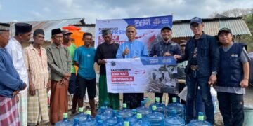 24.200 Liter Air Bersih dari Laznas Dewan Dakwah untuk Pengungsi Gempa Flores